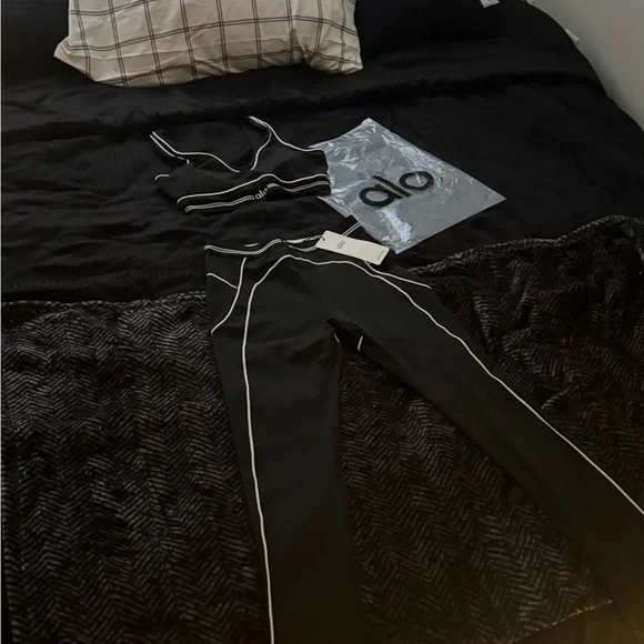 ALO Yoga Black Sports Bra and Leggings Set